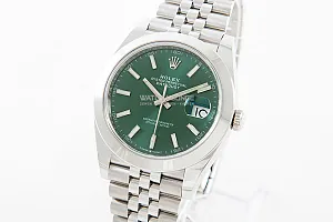 05152_watchlounge_lo.jpg