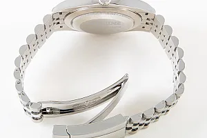 05155_watchlounge_lo.jpg
