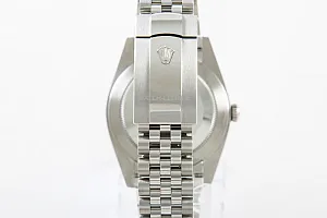 05156_watchlounge_lo.jpg