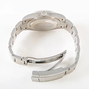 05187_watchlounge_lo.jpg