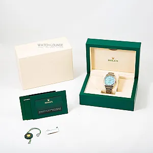 05190_watchlounge_lo.jpg