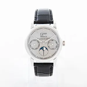 05206_watchlounge_lo.jpg