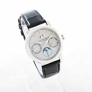 05207_watchlounge_lo.jpg