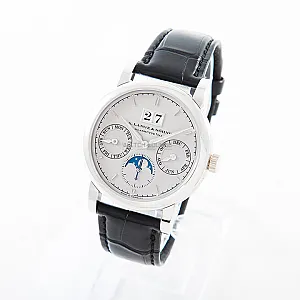 05208_watchlounge_lo.jpg