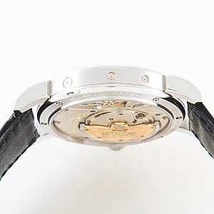 05210_watchlounge_lo.jpg