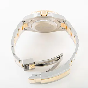 05244_watchlounge_lo_2.jpg