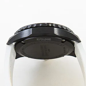 05305_watchlounge_lo.jpg