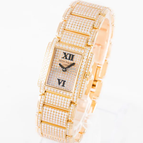 05571_watchlounge_lo_1.jpg