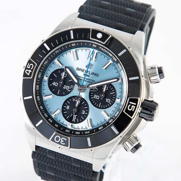 05627_watchlounge_lo_1.jpg