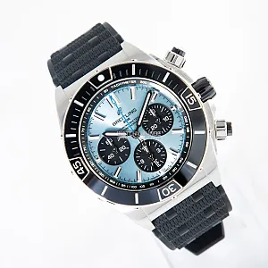 05628_watchlounge_lo.jpg
