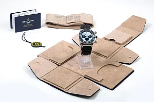 05638_watchlounge_lo.jpg