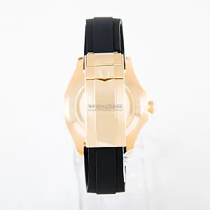 05760_watchlounge_lo.jpg