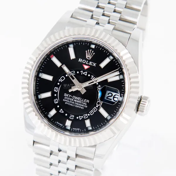 05762_watchlounge_lo_1.jpg