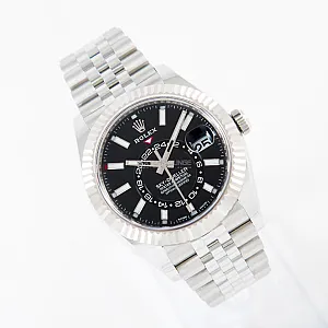 05763_watchlounge_lo.jpg