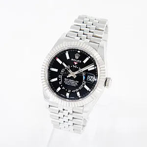 05766_watchlounge_lo.jpg