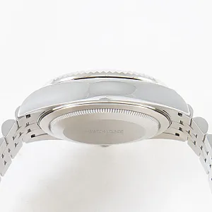 05768_watchlounge_lo.jpg