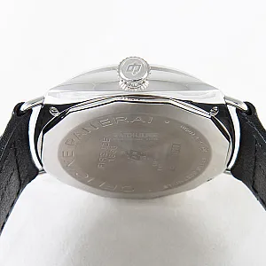 05843_watchlounge_lo.jpg