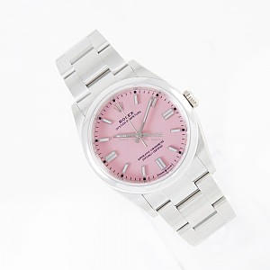 05928_watchlounge_lo.jpg