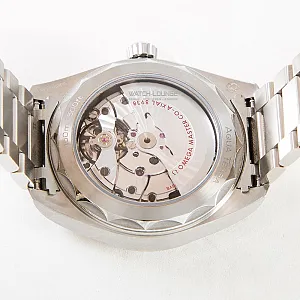 06010_watchlounge_lo_1.jpg