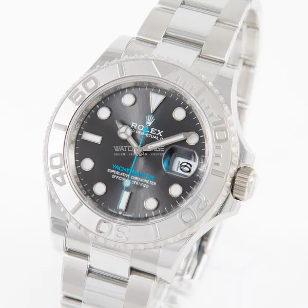 06038_watchlounge_lo_2.jpg
