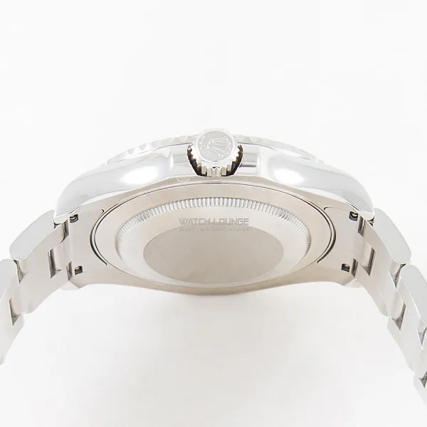 06043_watchlounge_lo_1.jpg