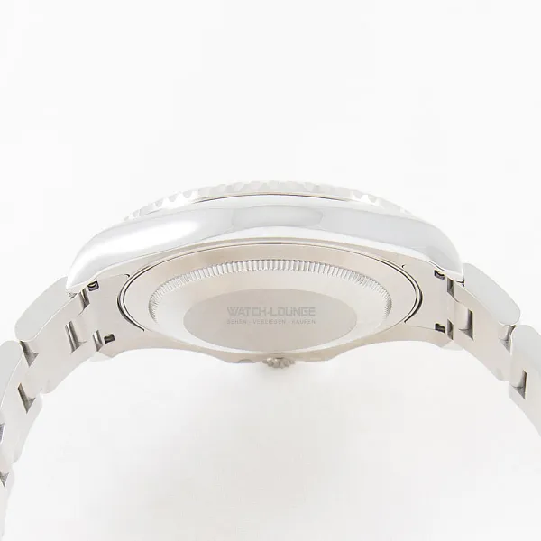 06044_watchlounge_lo_1.jpg