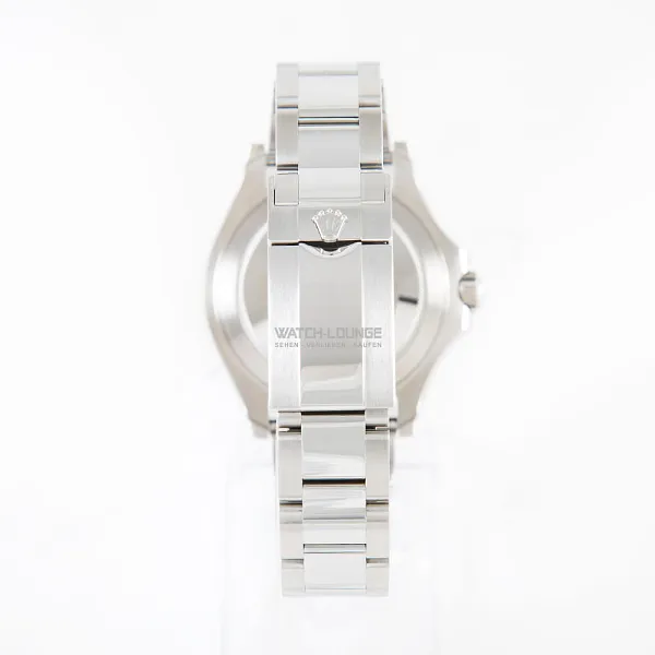06046_watchlounge_lo_1.jpg
