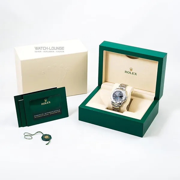 06047_watchlounge_lo_1.jpg