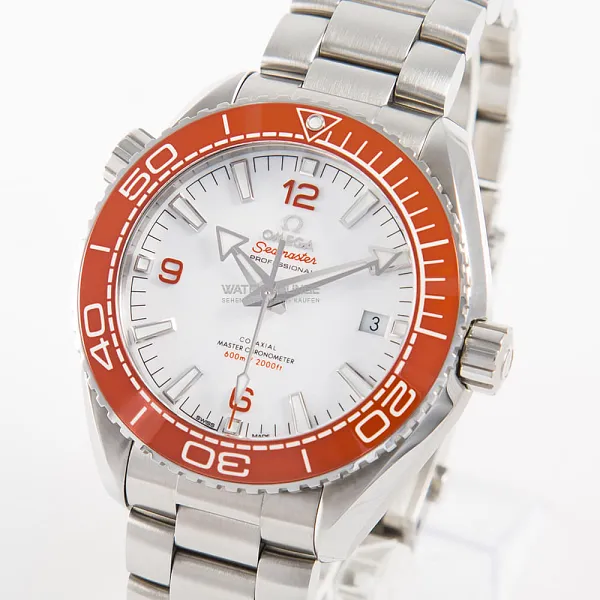 06147_watchlounge_lo_1.jpg