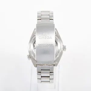 06156_watchlounge_lo.jpg