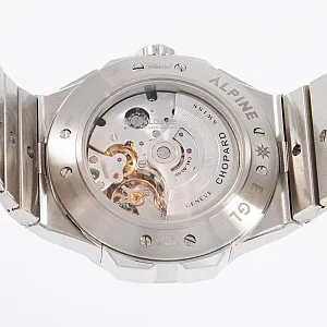 06233_watchlounge_lo.jpg
