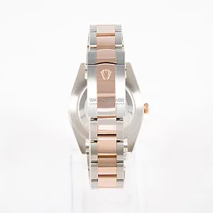 06267_watchlounge_lo.jpg