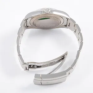 06467_watchlounge_lo.jpg