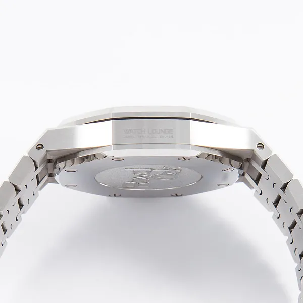 06499_watchlounge_lo.jpg