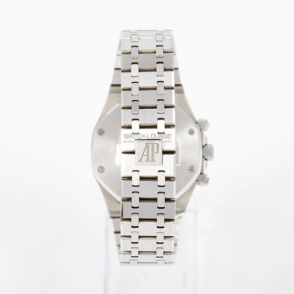 06501_watchlounge_lo.jpg
