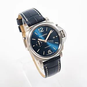 06529_watchlounge_lo.jpg