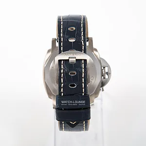 06534_watchlounge_lo.jpg