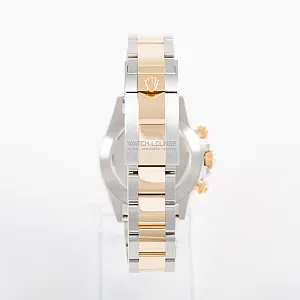 06556_watchlounge_lo.jpg