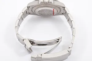 06768_watchlounge_lo.jpg