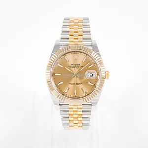 06809_watchlounge_lo.jpg