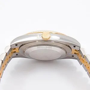 06812_watchlounge_lo.jpg