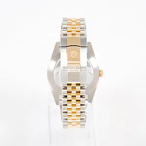 06815_watchlounge_lo.jpg