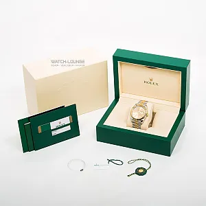 06816_watchlounge_lo.jpg