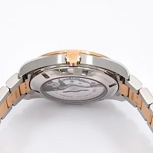06824_watchlounge_lo.jpg