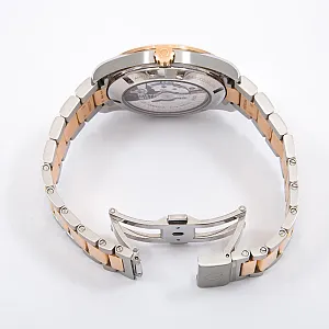 06827_watchlounge_lo.jpg