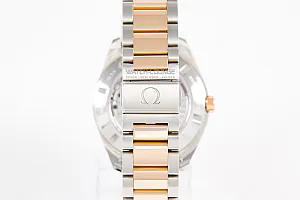06828_watchlounge_lo.jpg