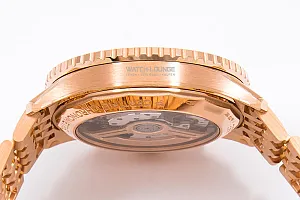 06837_watchlounge_lo.jpg