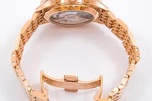 06839_watchlounge_lo.jpg