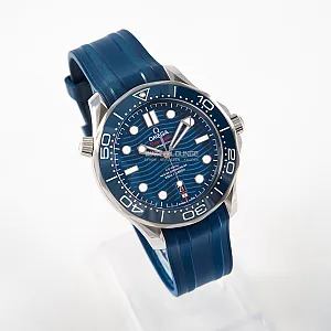 06858_watchlounge_lo_1.jpg