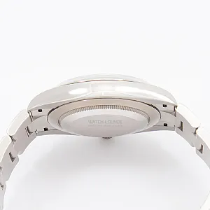 06937_watchlounge_lo.jpg